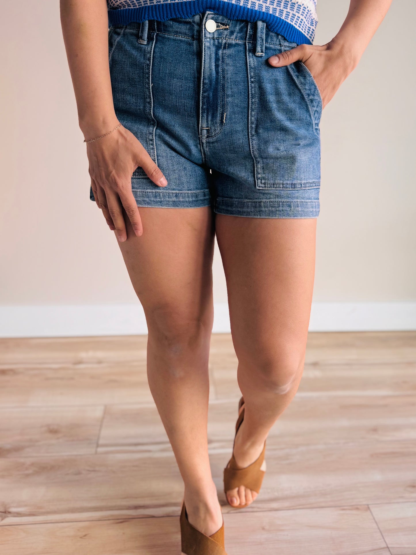 Clarissa Patch Pocket Shorts - 27 West