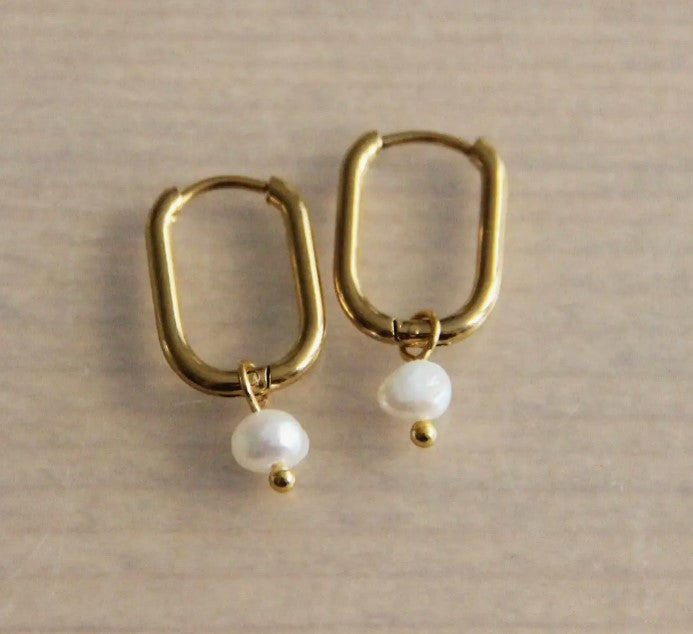Oval Earrings with Mini Pearls